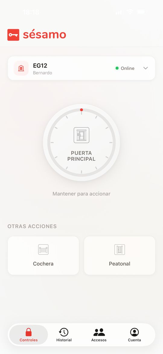 Pantalla de Controles de la app Sésamo con el botón de Puerta Principal